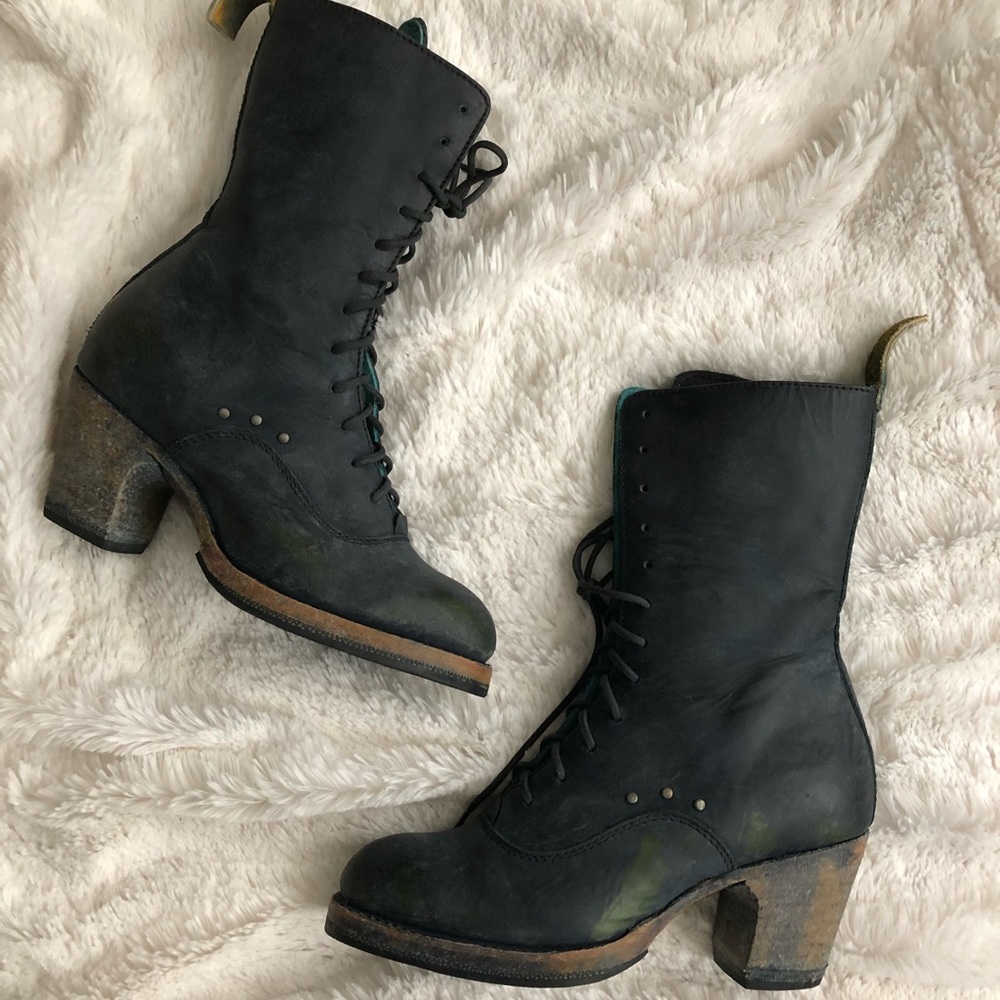 BNIB blue/black ps kaufman crosswalk boots